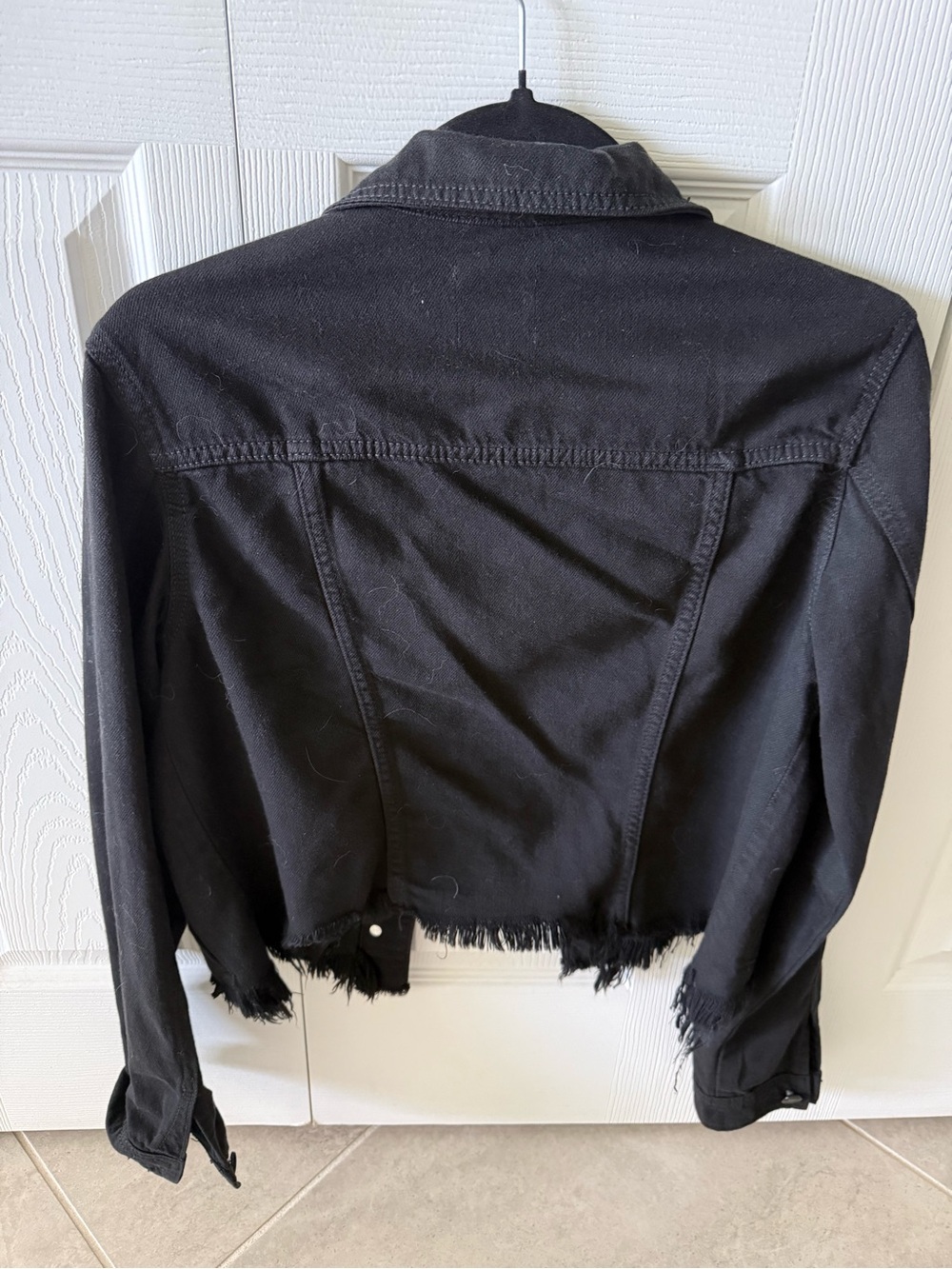 Hidden Jeans Black Cropped Frayed-Hem Denim Jacket - Women's - Picture 3 of 4